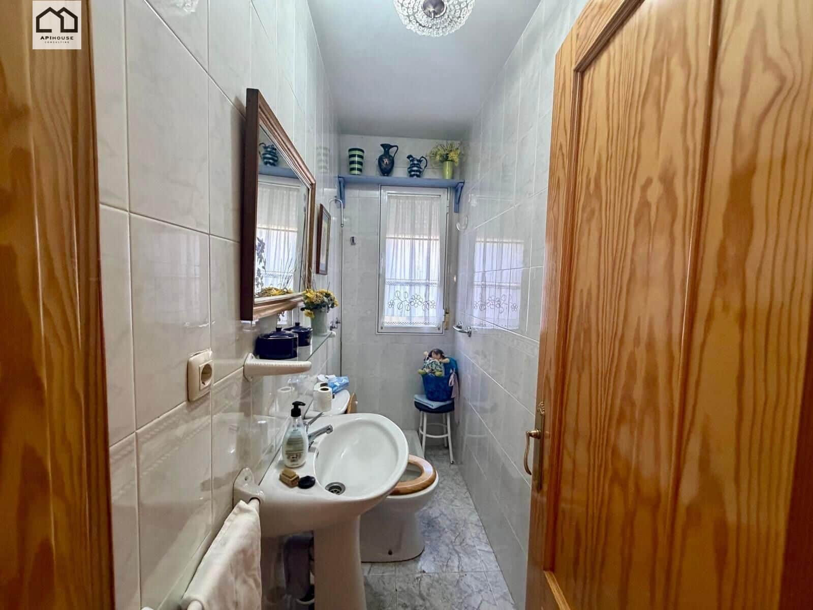 4 bedroom Villa for sale in Numancia de la Sagra with garage - € 274,999 (Ref: 9829378)