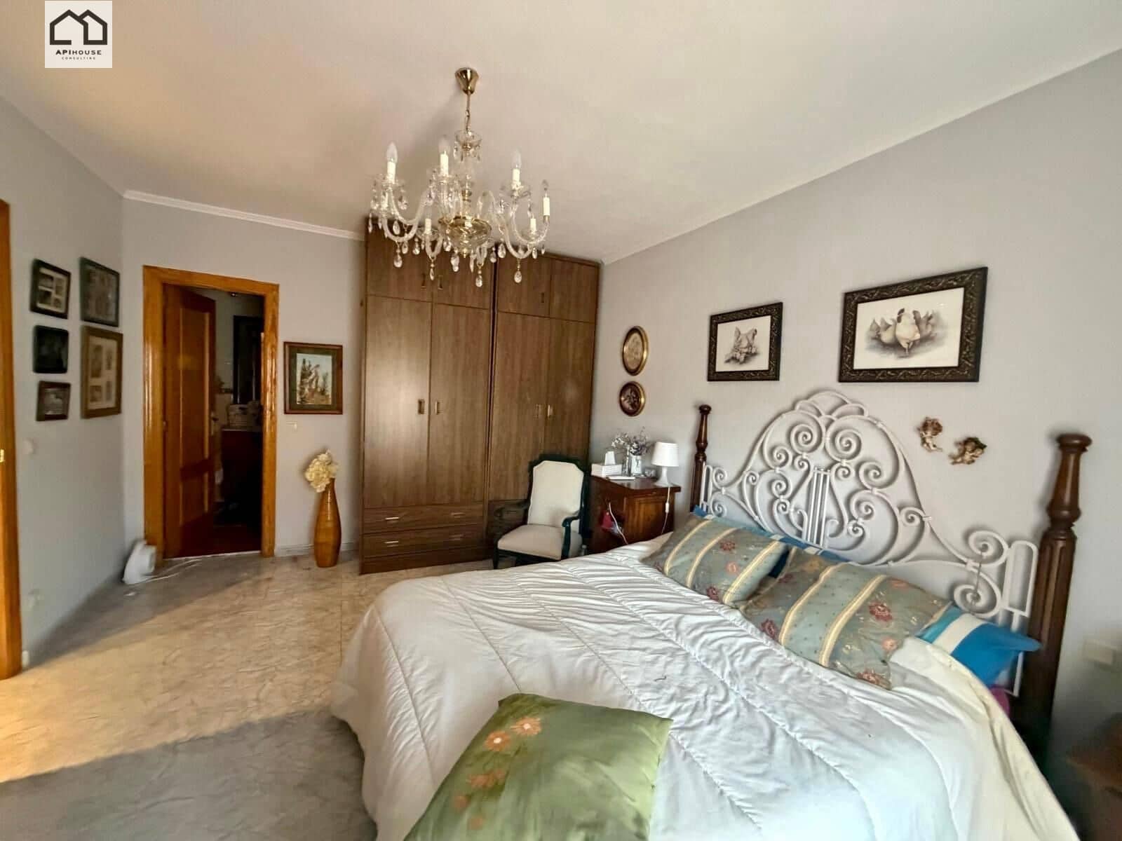 4 bedroom Villa for sale in Numancia de la Sagra with garage - € 274,999 (Ref: 9829378)