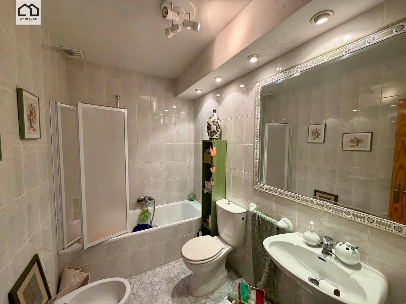 4 bedroom Villa for sale in Numancia de la Sagra with garage - € 274,999 (Ref: 9829378)