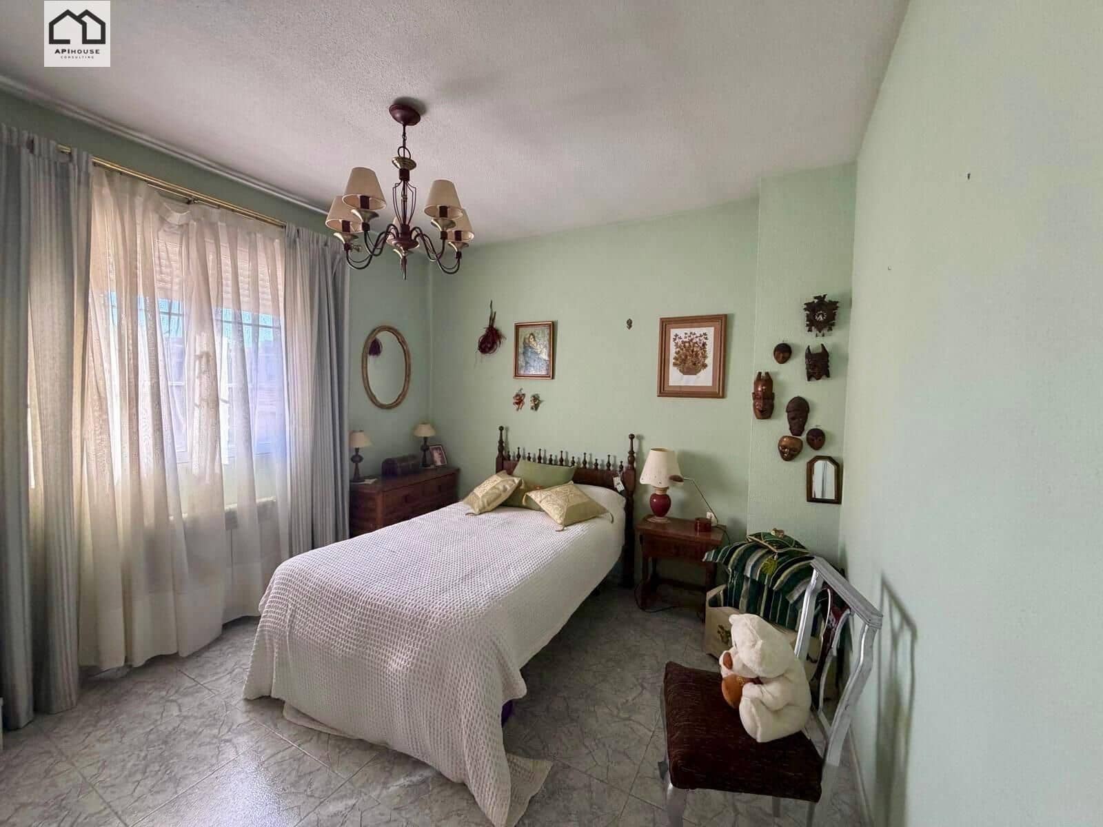 4 bedroom Villa for sale in Numancia de la Sagra with garage - € 274,999 (Ref: 9829378)