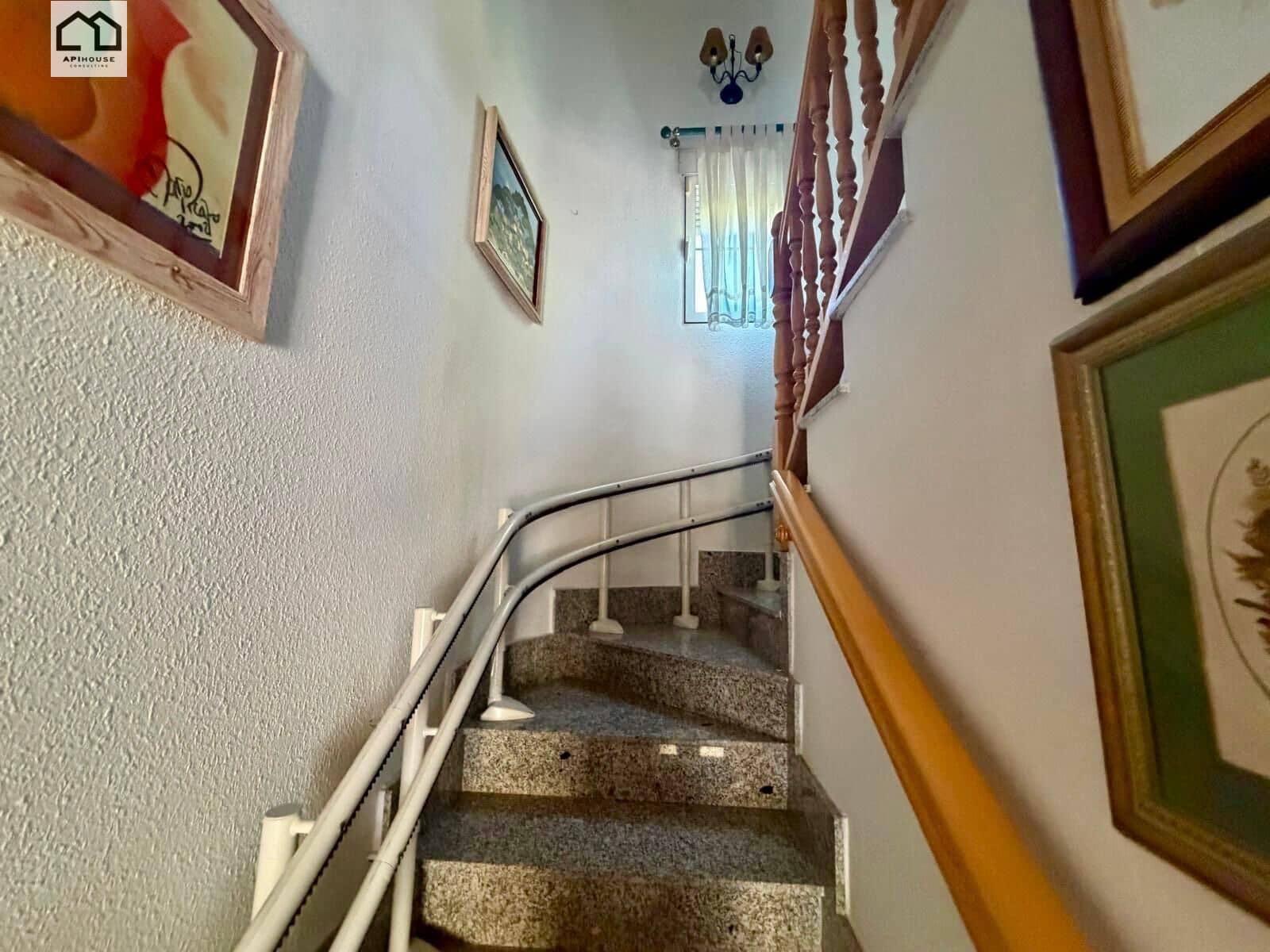 4 bedroom Villa for sale in Numancia de la Sagra with garage - € 274,999 (Ref: 9829378)