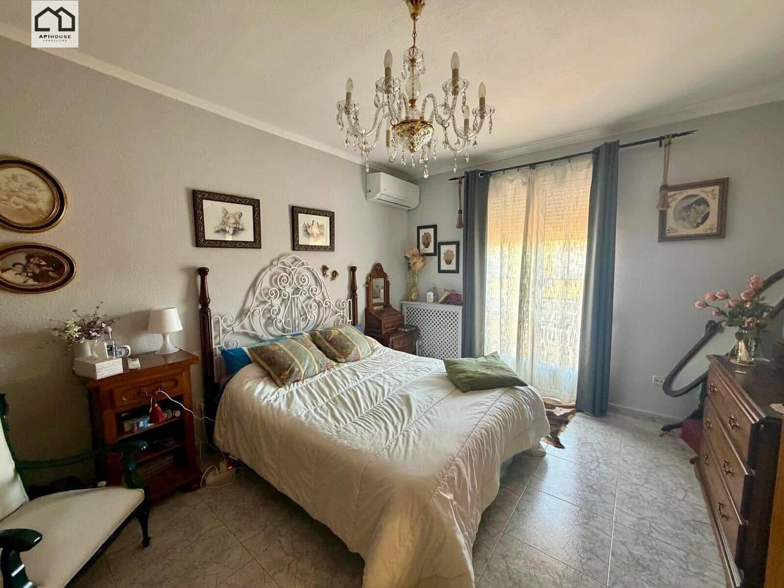 4 bedroom Villa for sale in Numancia de la Sagra with garage - € 274,999 (Ref: 9829378)