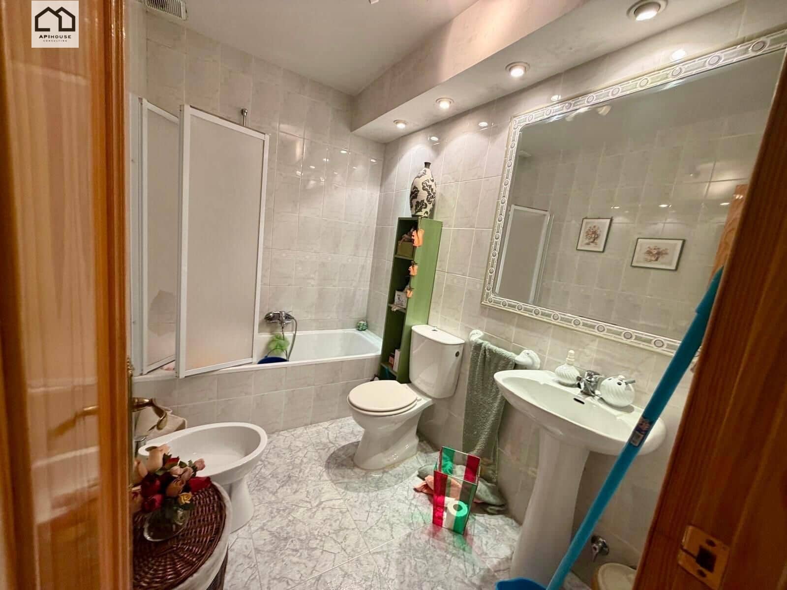 4 bedroom Villa for sale in Numancia de la Sagra with garage - € 274,999 (Ref: 9829378)