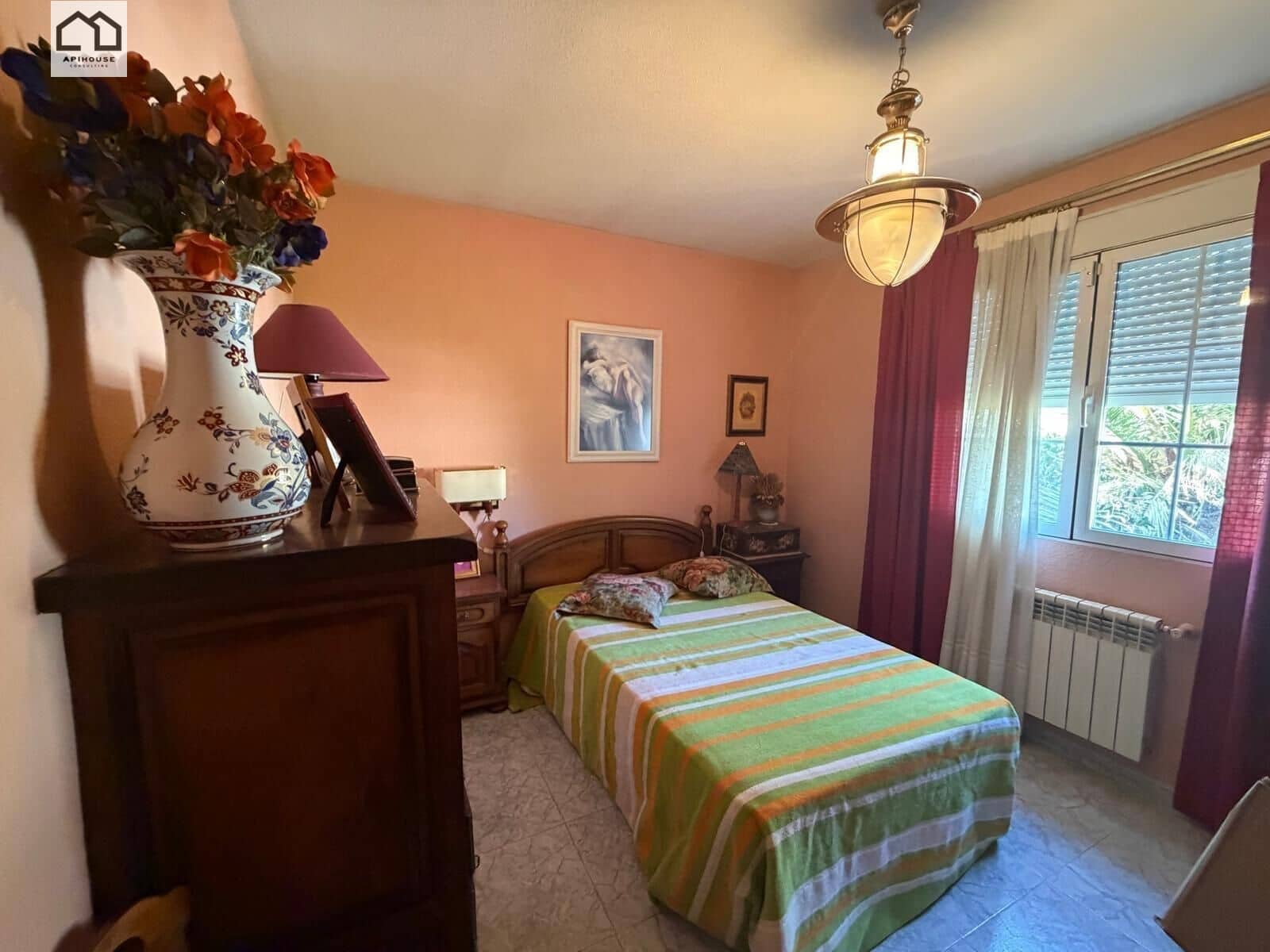 4 bedroom Villa for sale in Numancia de la Sagra with garage - € 274,999 (Ref: 9829378)
