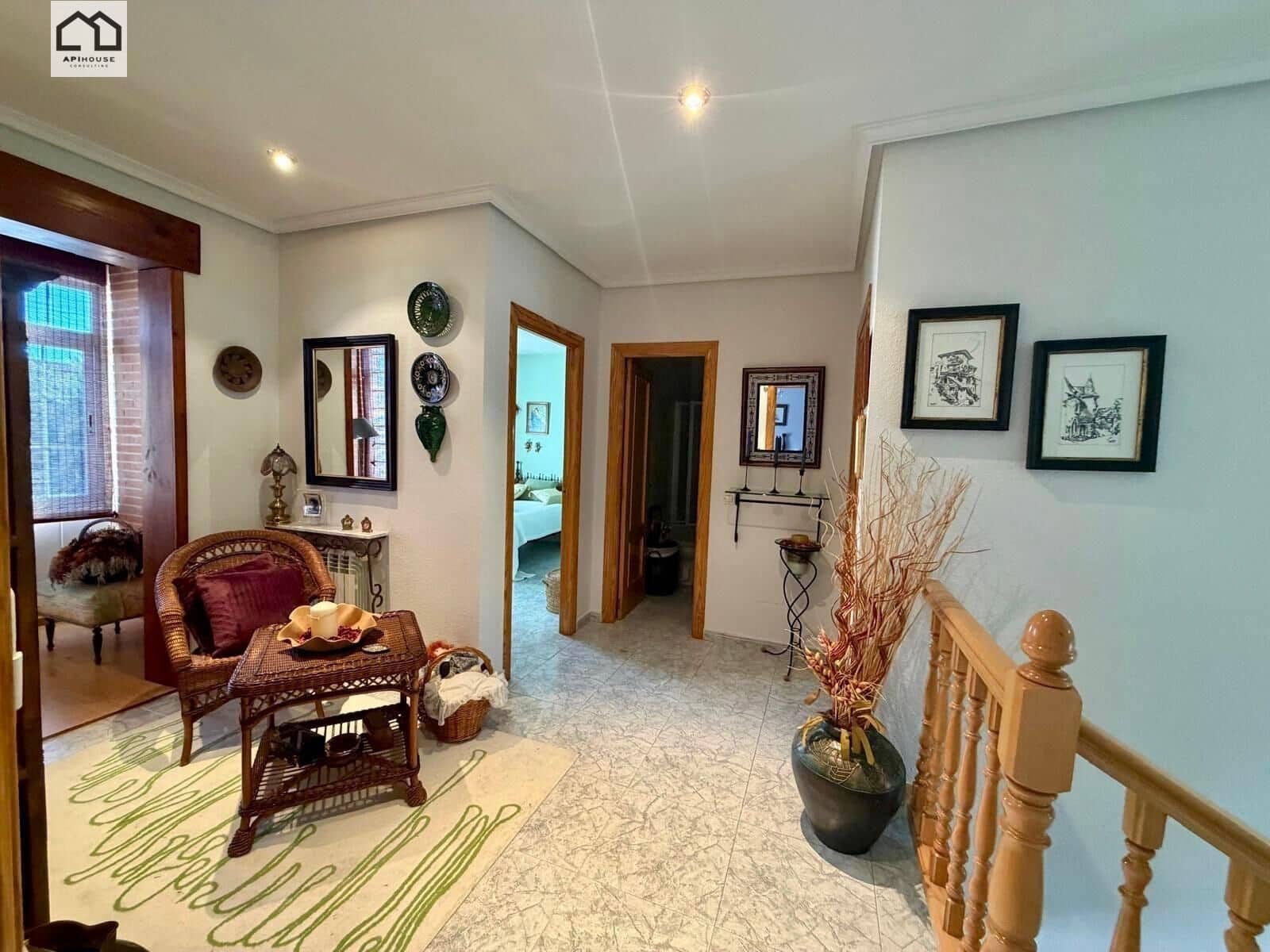 4 bedroom Villa for sale in Numancia de la Sagra with garage - € 274,999 (Ref: 9829378)