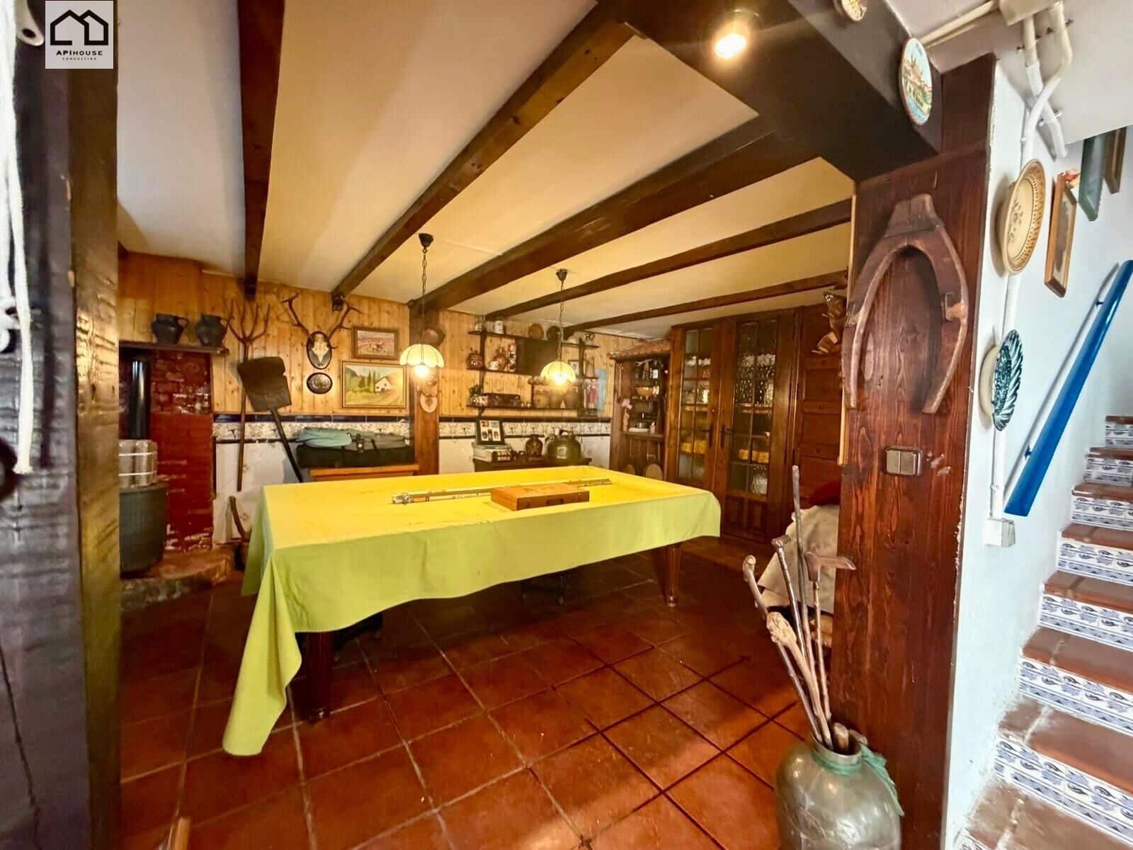 4 bedroom Villa for sale in Numancia de la Sagra with garage - € 274,999 (Ref: 9829378)