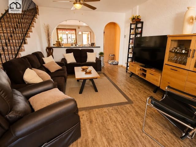 3 makuuhuone Huvila myytävänä paikassa La Siesta, Torrevieja - 360 000 € (Ref: 9885057)
