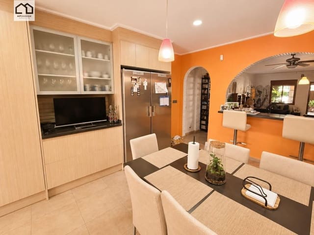 3 makuuhuone Huvila myytävänä paikassa La Siesta, Torrevieja - 360 000 € (Ref: 9885057)