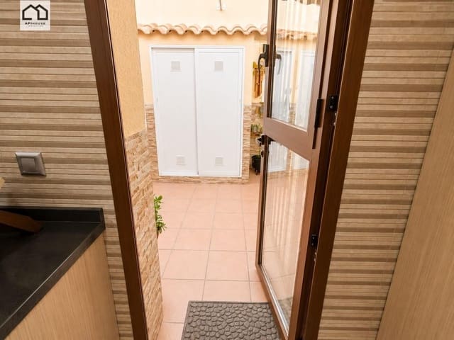 3 makuuhuone Huvila myytävänä paikassa La Siesta, Torrevieja - 360 000 € (Ref: 9885057)