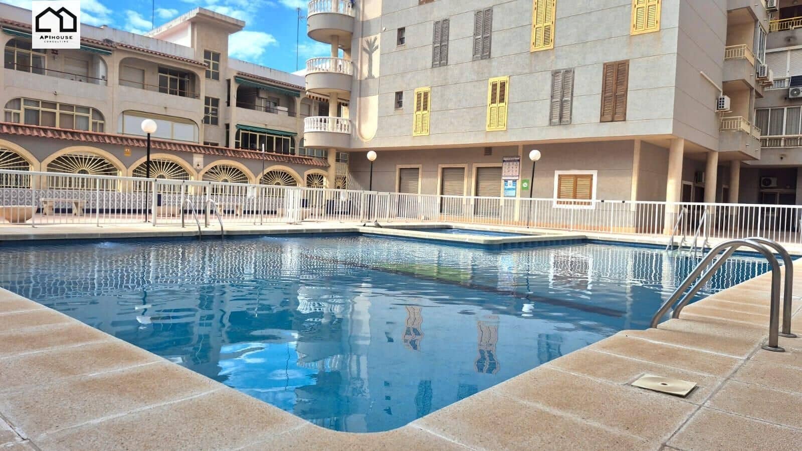 2 soverom Leilighet til salgs i Torrevieja med svømmebasseng - € 156 000 (Ref: 9913355)