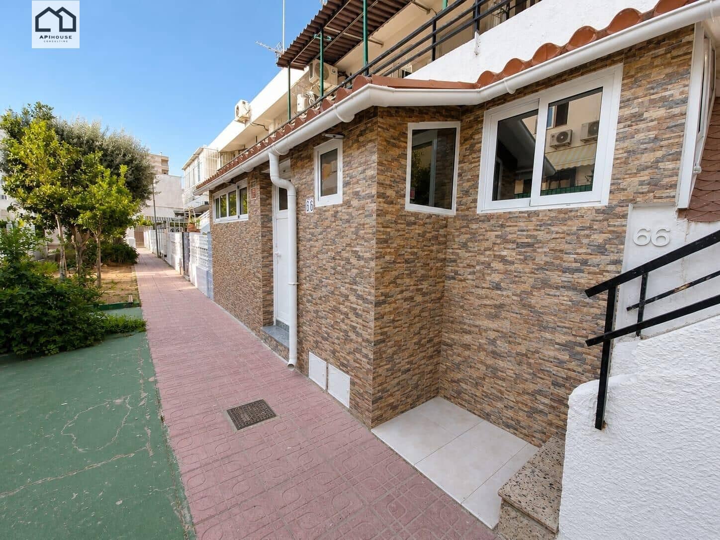 2 bedroom Bungalow for sale in Torrevieja - € 125,000 (Ref: 9945932)