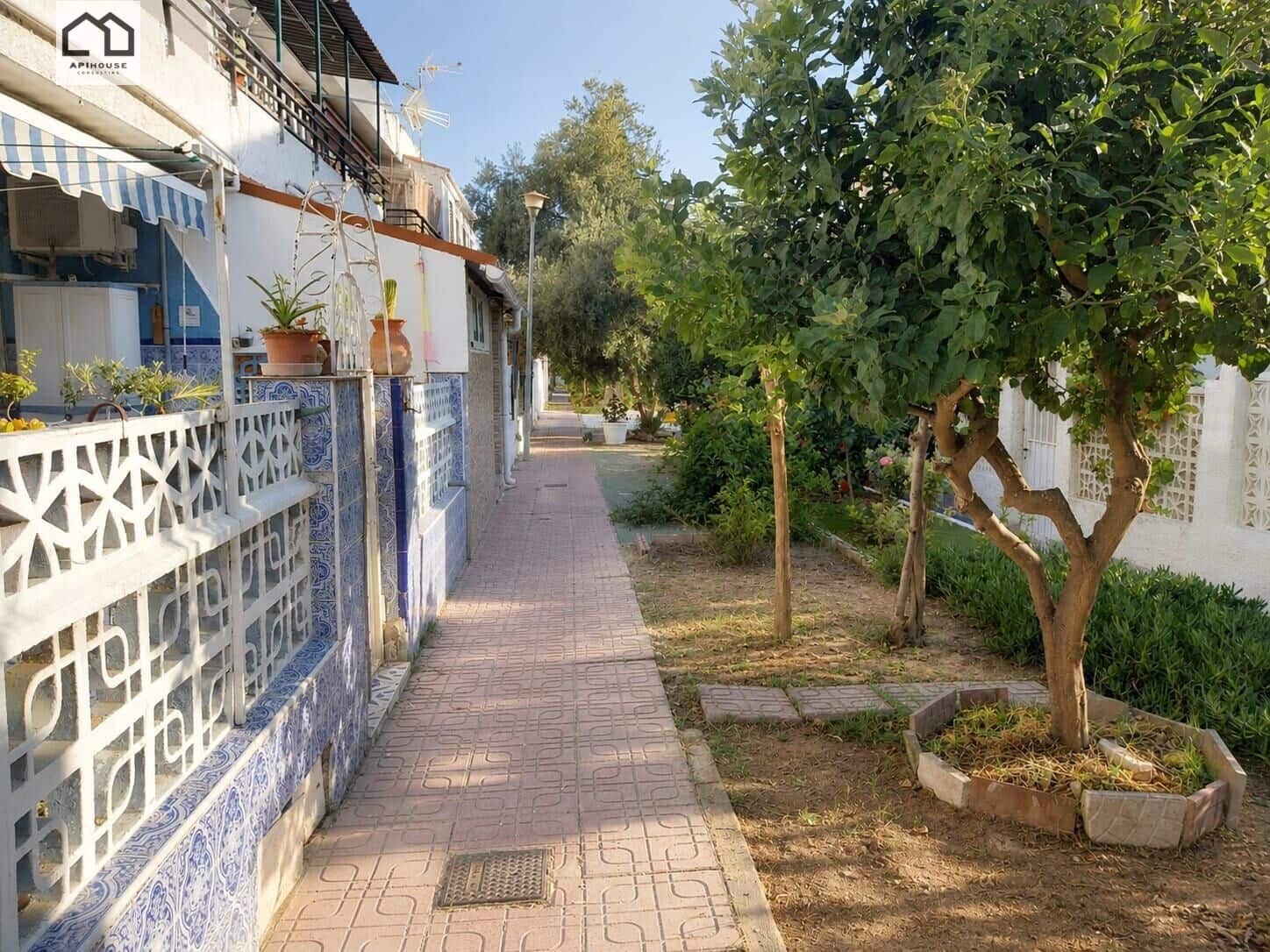 2 bedroom Bungalow for sale in Torrevieja - € 125,000 (Ref: 9945932)