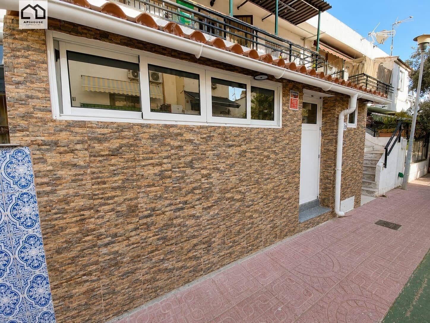 2 bedroom Bungalow for sale in Torrevieja - € 125,000 (Ref: 9945932)