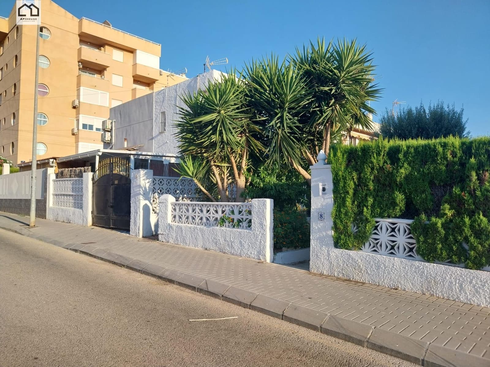2 bedroom Bungalow for sale in Torrevieja - € 125,000 (Ref: 9945932)