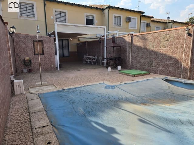 4 soveværelse Rækkehus til salg i Los Cerralbos med swimmingpool - € 170.000 (Ref: 9950013)