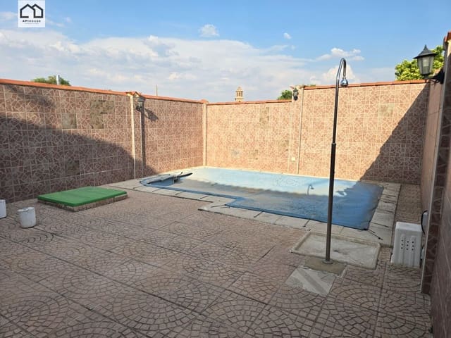 4 soveværelse Rækkehus til salg i Los Cerralbos med swimmingpool - € 170.000 (Ref: 9950013)