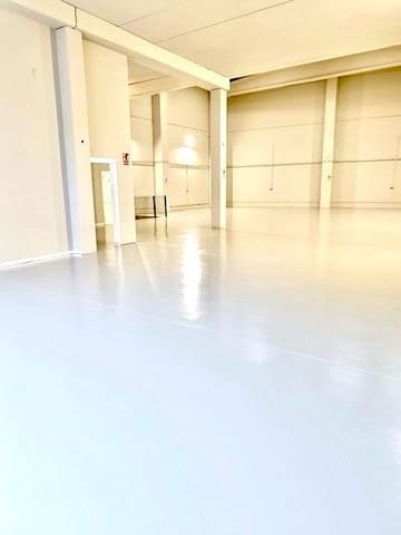 3 slaapkamer Bedrijf te huur in Nueva Andalucia, Marbella - € 6.900 (Ref: 8698050)