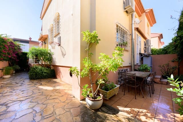 3 soverom Kjedet enebolig til salgs i Gandia med svømmebasseng garasje - € 380 000 (Ref: 10062056)