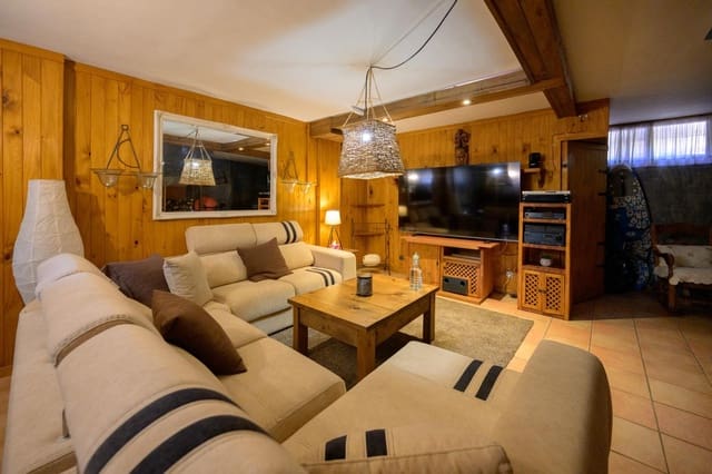 3 soverom Kjedet enebolig til salgs i Gandia med svømmebasseng garasje - € 380 000 (Ref: 10062056)