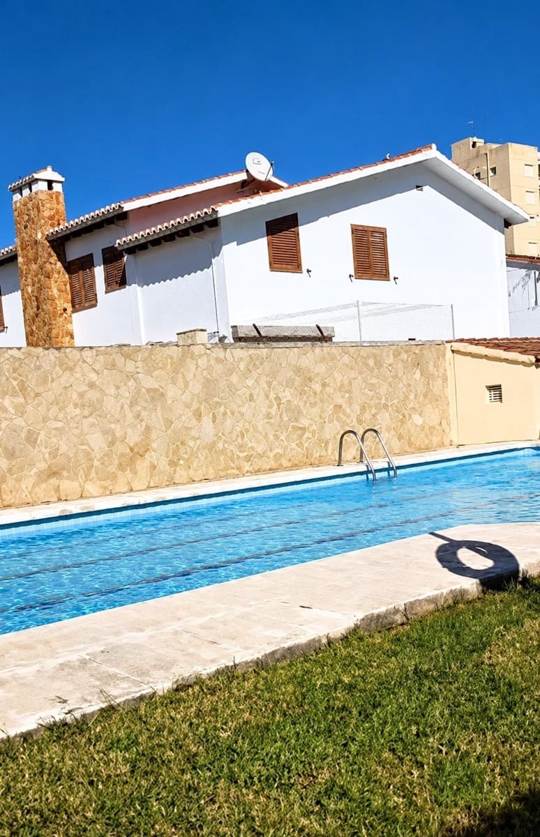 3 bedroom Semi-detached Villa for rent in Gandia with pool garage - € 1,950 (Ref: 10180667)