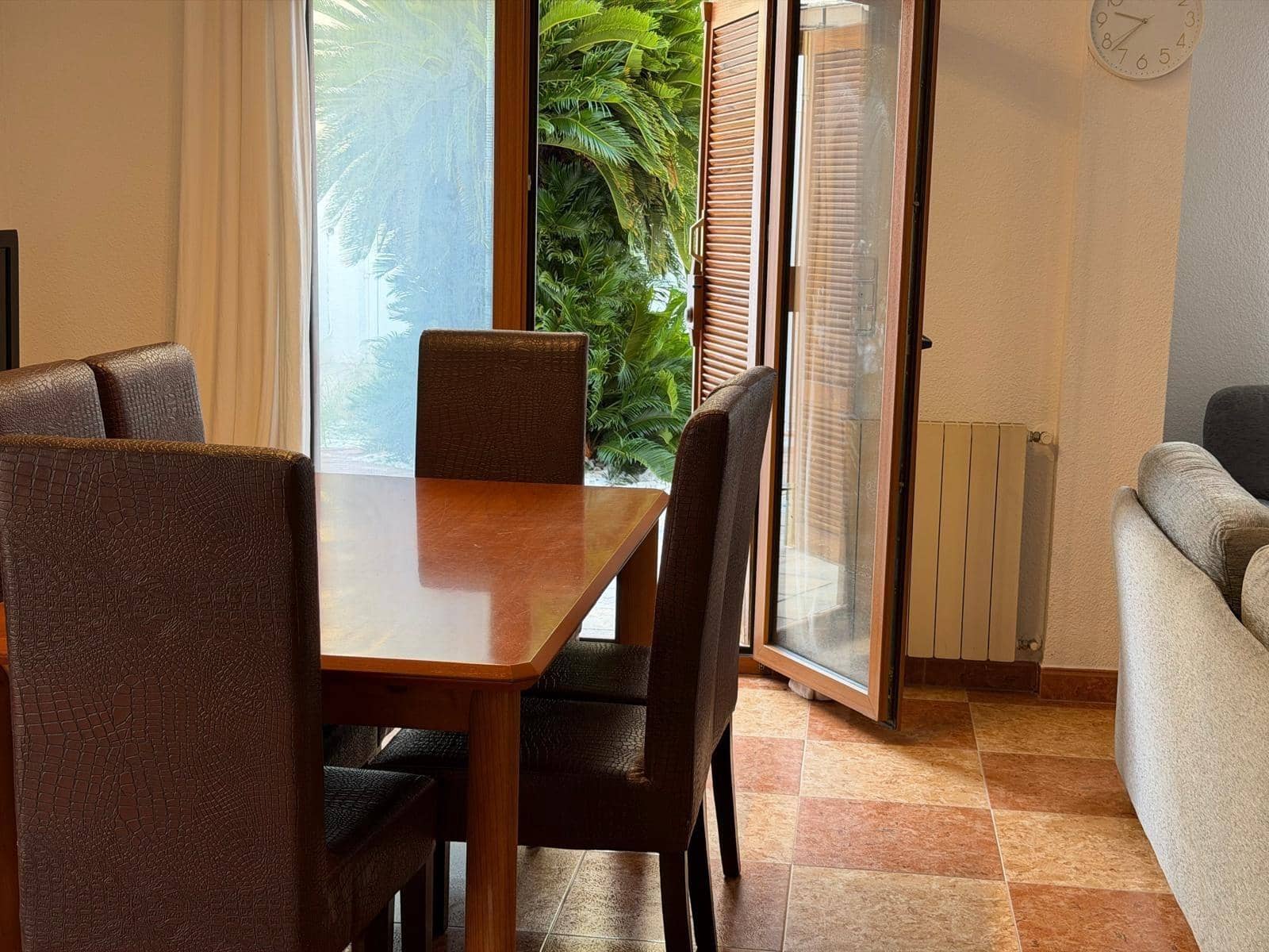 3 bedroom Semi-detached Villa for rent in Gandia with pool garage - € 1,950 (Ref: 10180667)