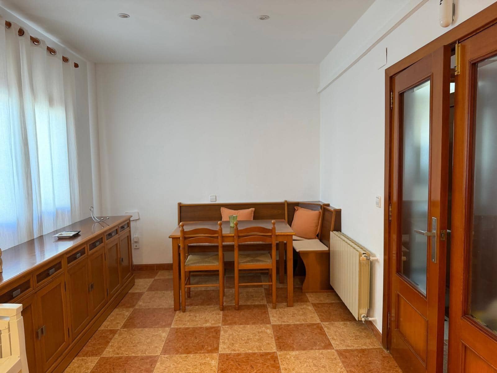 3 bedroom Semi-detached Villa for rent in Gandia with pool garage - € 1,950 (Ref: 10180667)