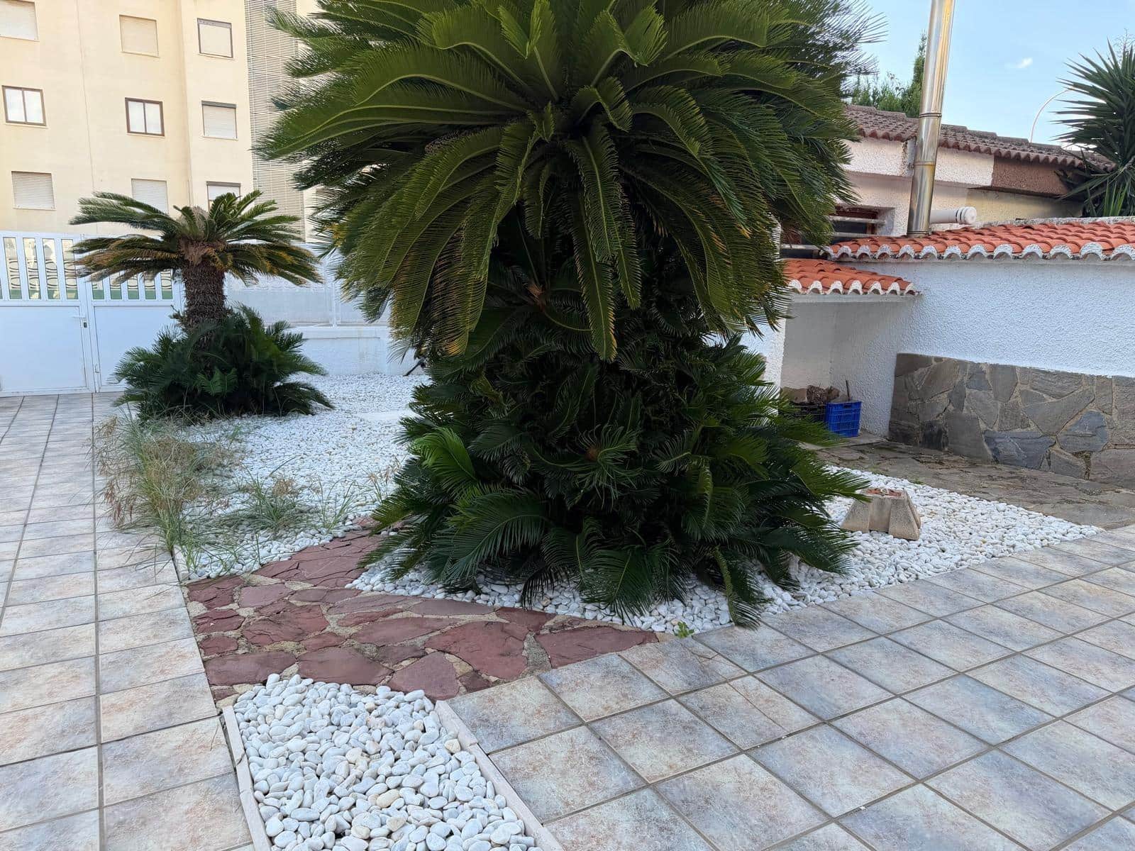 3 bedroom Semi-detached Villa for rent in Gandia with pool garage - € 1,950 (Ref: 10180667)