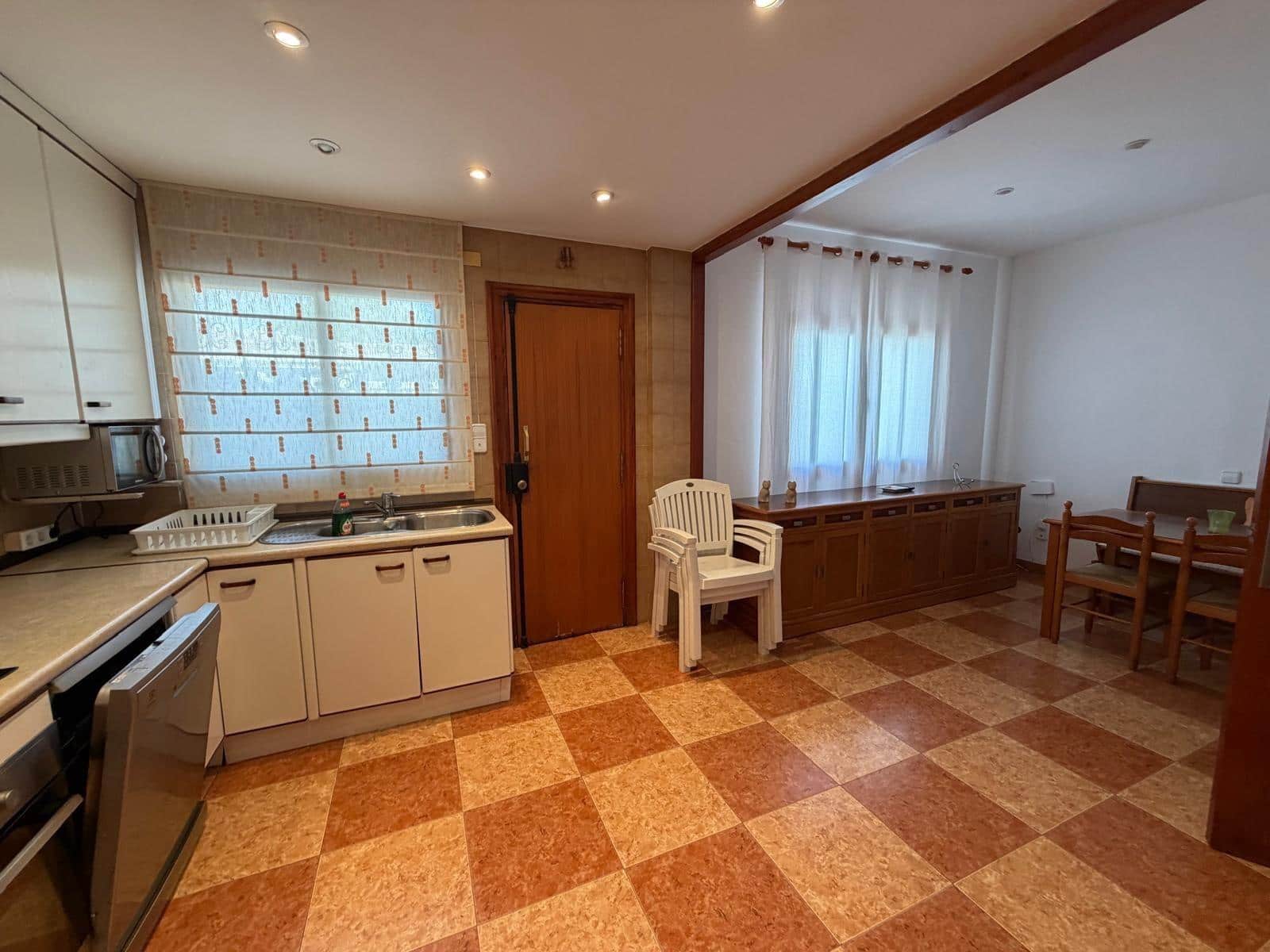 3 bedroom Semi-detached Villa for rent in Gandia with pool garage - € 1,950 (Ref: 10180667)