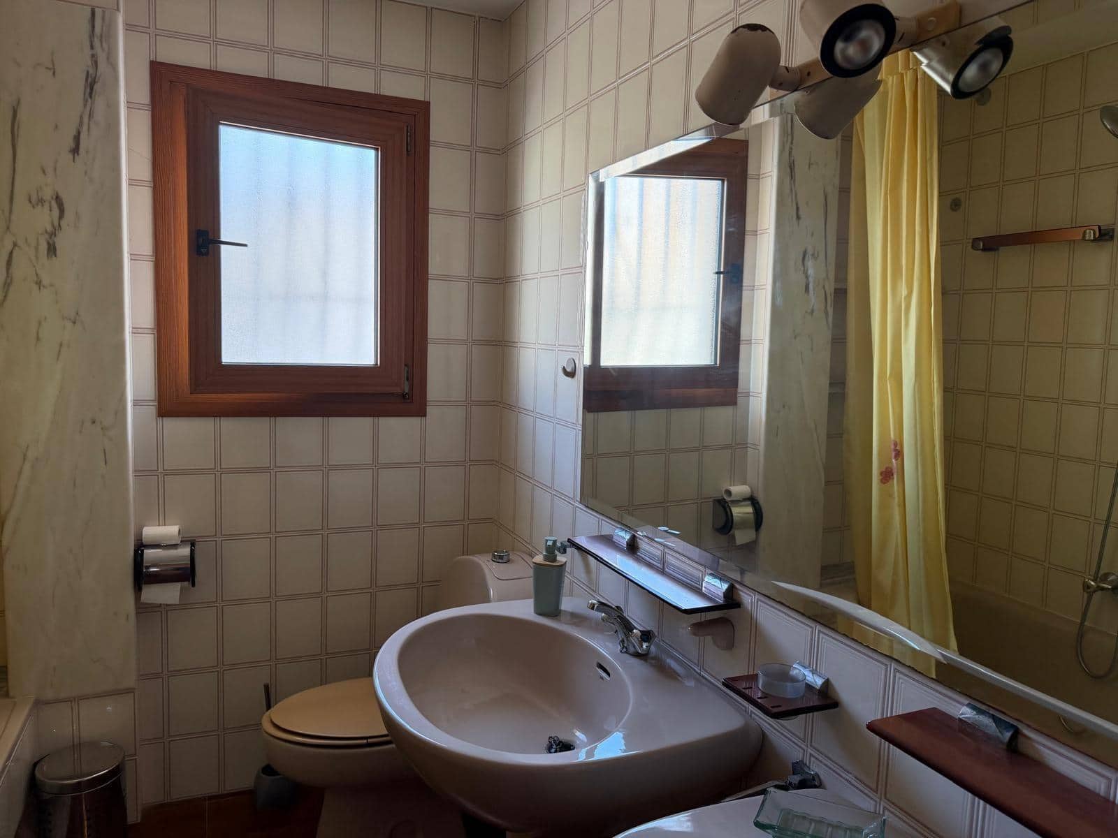 3 bedroom Semi-detached Villa for rent in Gandia with pool garage - € 1,950 (Ref: 10180667)