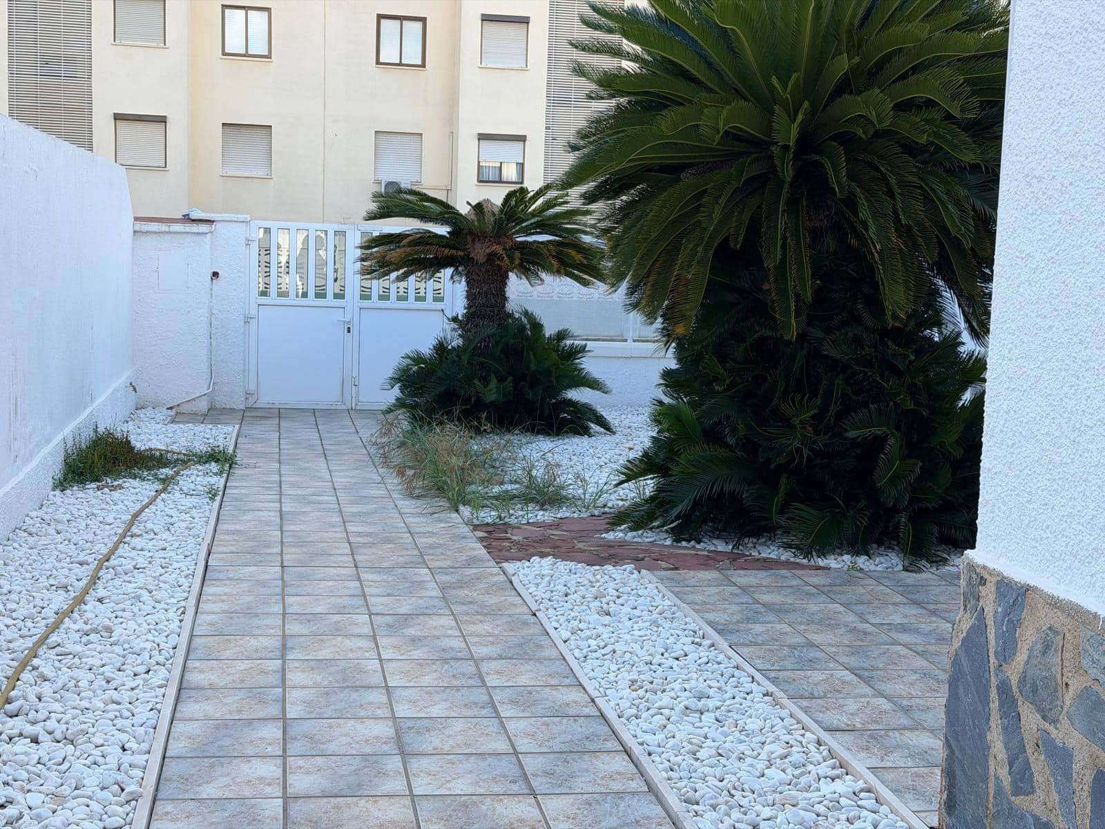 3 bedroom Semi-detached Villa for rent in Gandia with pool garage - € 1,950 (Ref: 10180667)