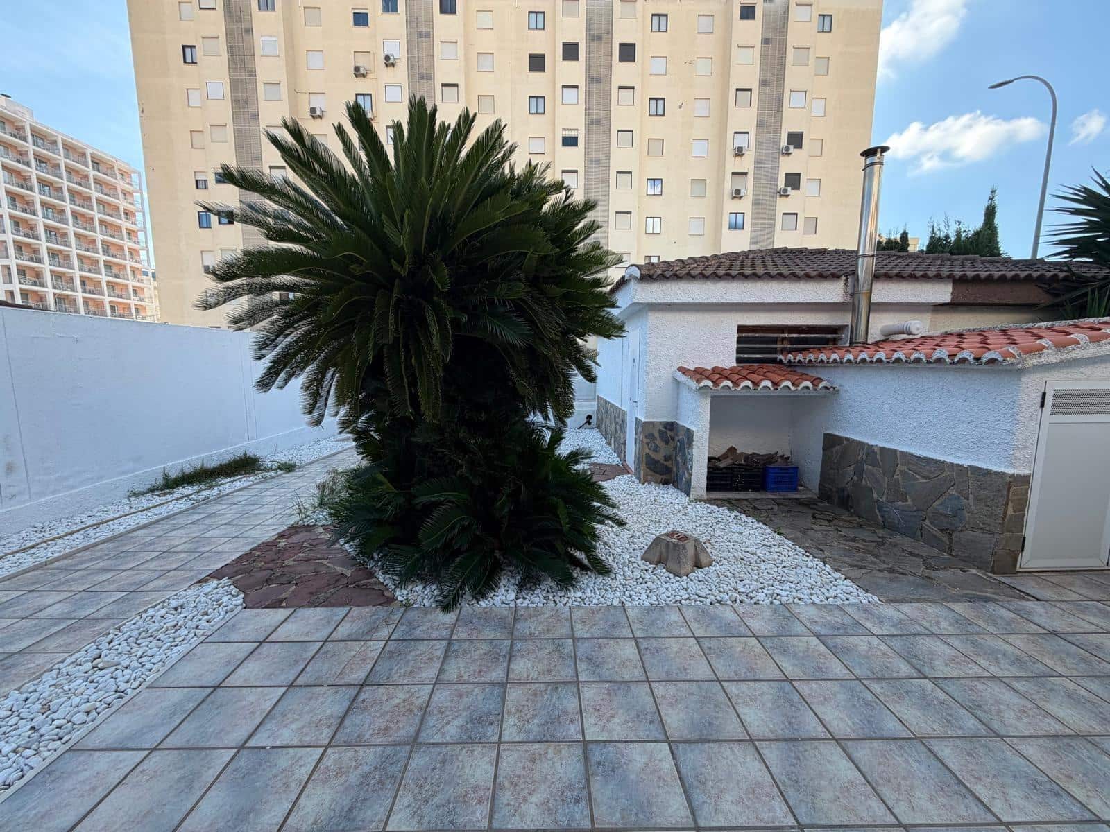 3 bedroom Semi-detached Villa for rent in Gandia with pool garage - € 1,950 (Ref: 10180667)