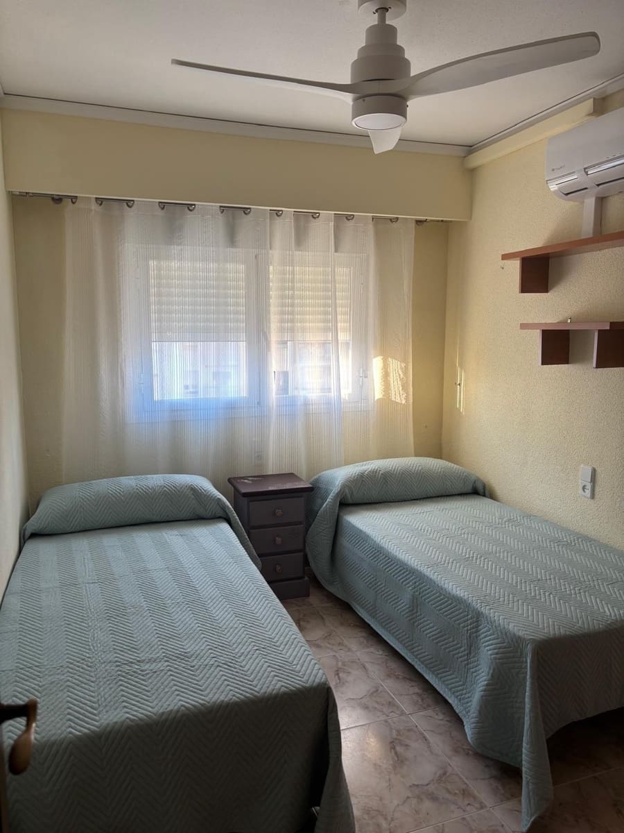 3 bedroom Apartment for rent in Gandia with pool garage - € 800 (Ref: 9843888)