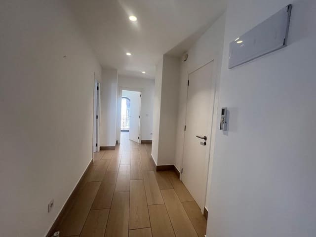 2 bedroom Flat for rent in Gandia - € 800 (Ref: 9843897)
