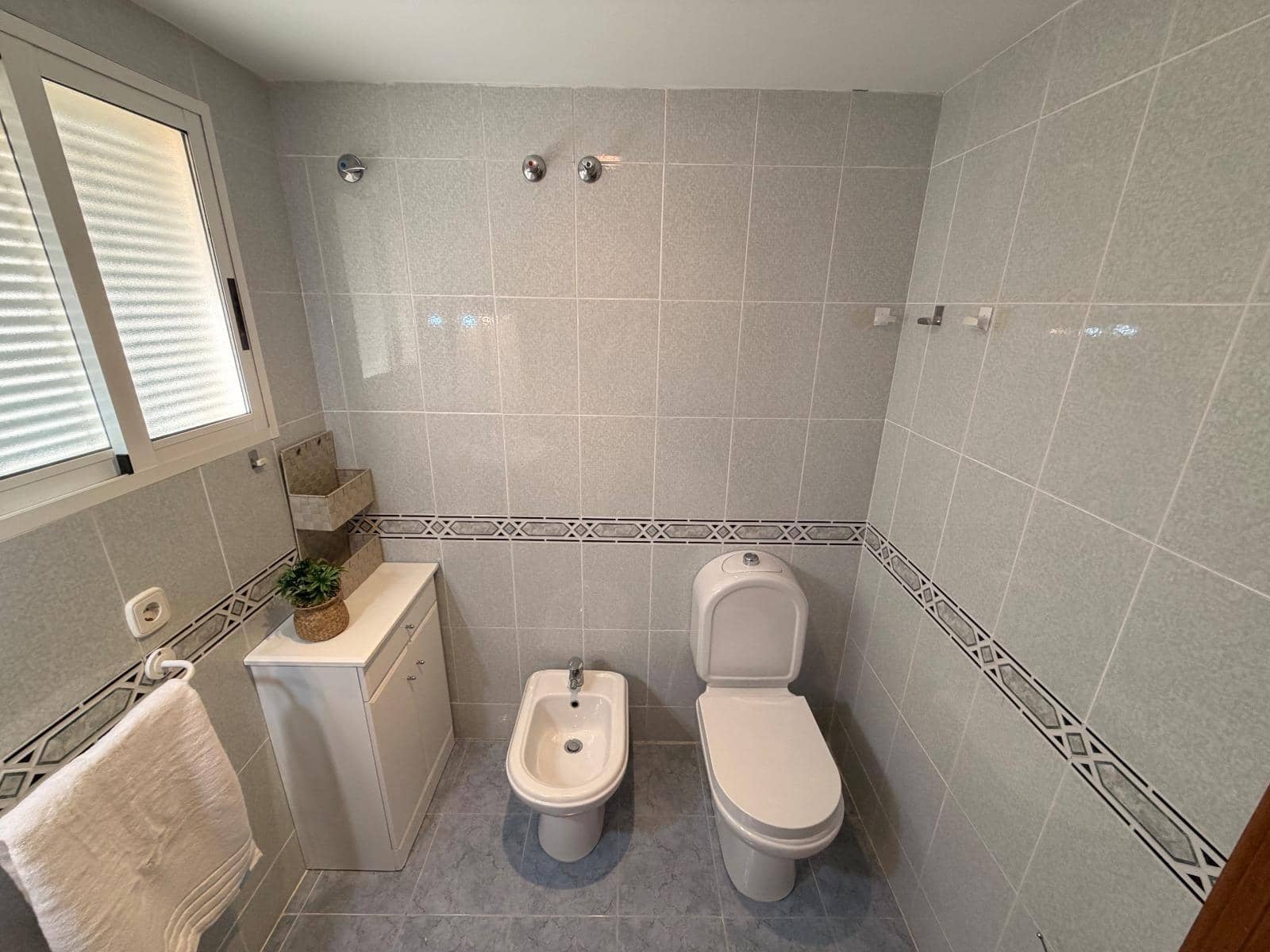 3 bedroom Apartment for sale in Gandia with pool garage - € 290,000 (Ref: 9843898)