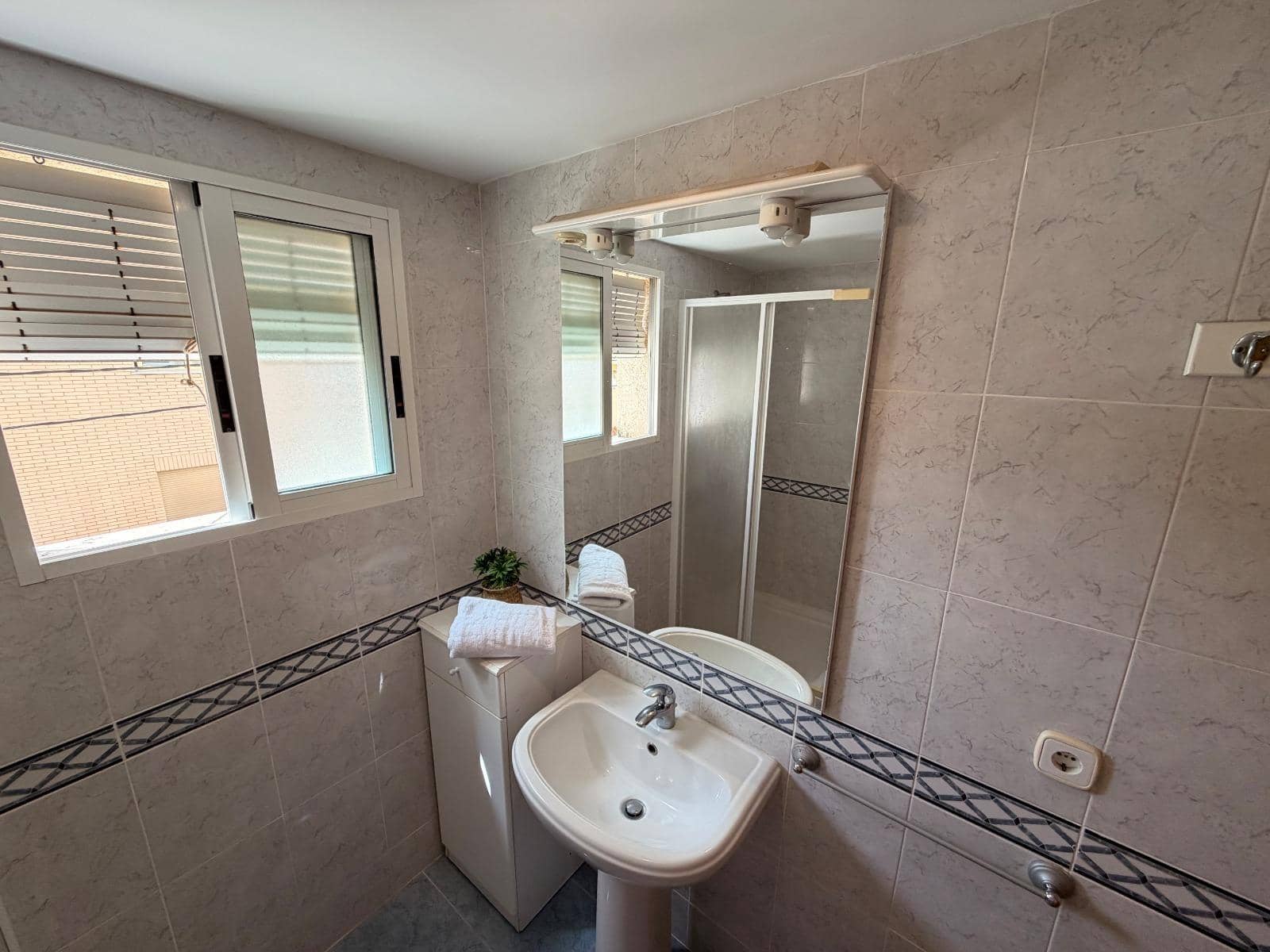 3 bedroom Apartment for sale in Gandia with pool garage - € 290,000 (Ref: 9843898)