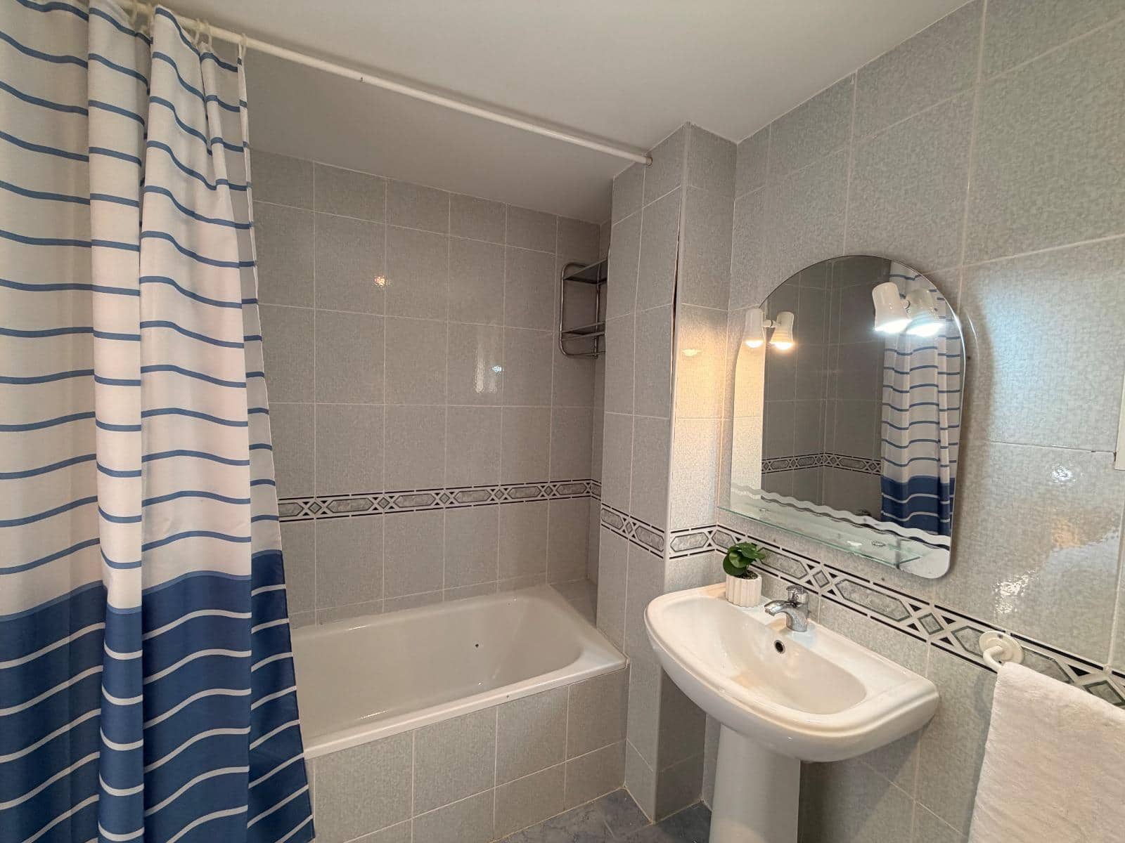 3 bedroom Apartment for sale in Gandia with pool garage - € 290,000 (Ref: 9843898)
