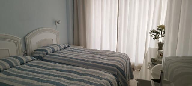 3 slaapkamer Appartement voor vakantieverhuur in Gandia - € 2.000 (Ref: 9843900)