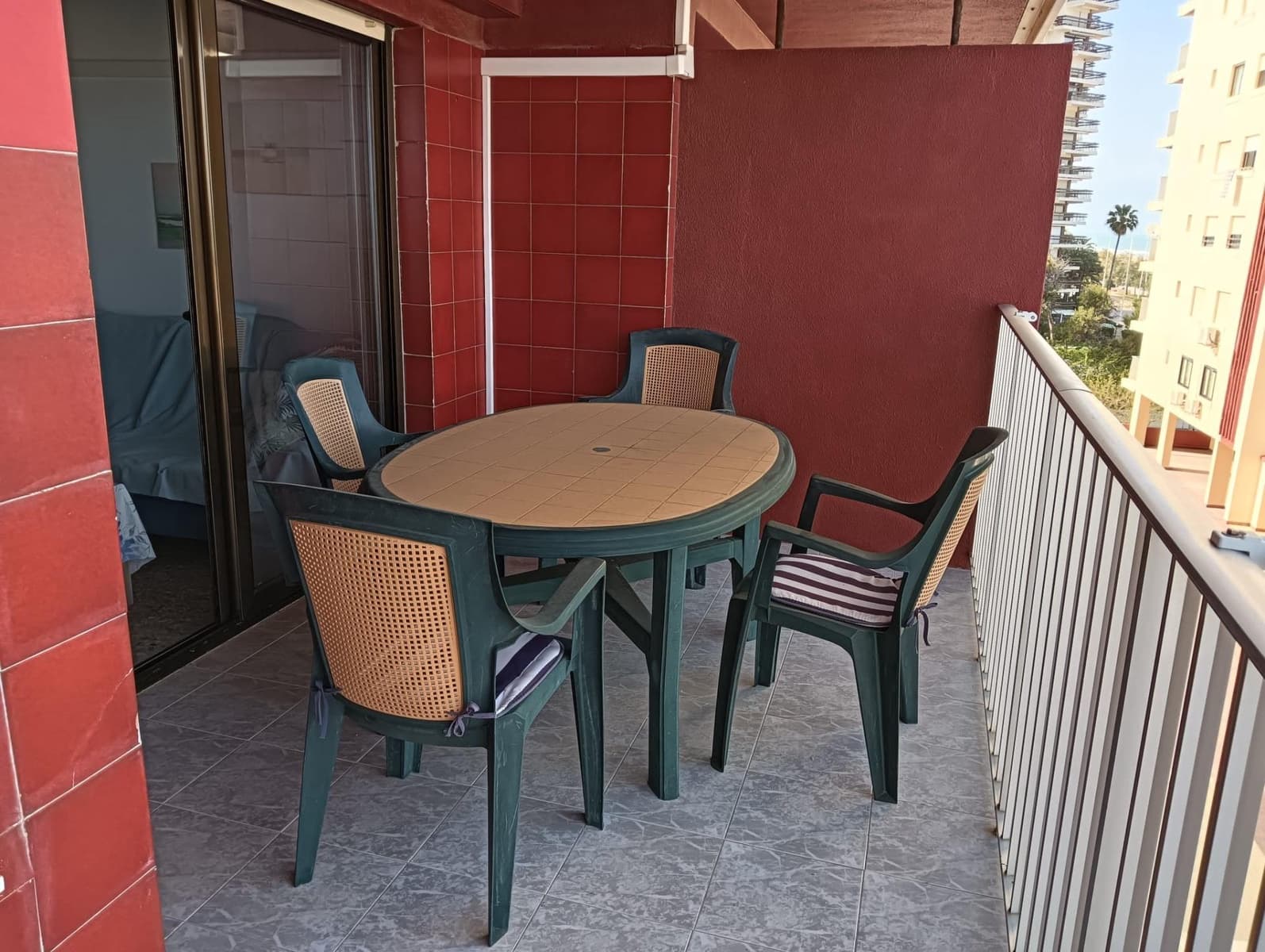   4 soveværelse   ferieLejlighed i Gandia   med   swimmingpool  garage  - € 1.200 (Ref: 9843902)