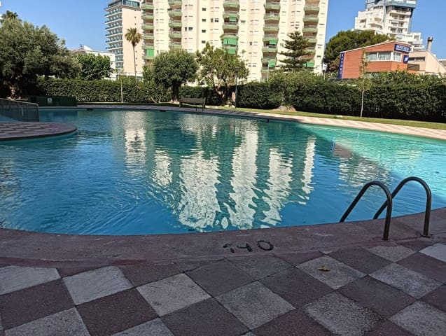 4 bedroom Apartment for holiday rental in Gandia with pool garage - € 1,200 (Ref: 9843902)