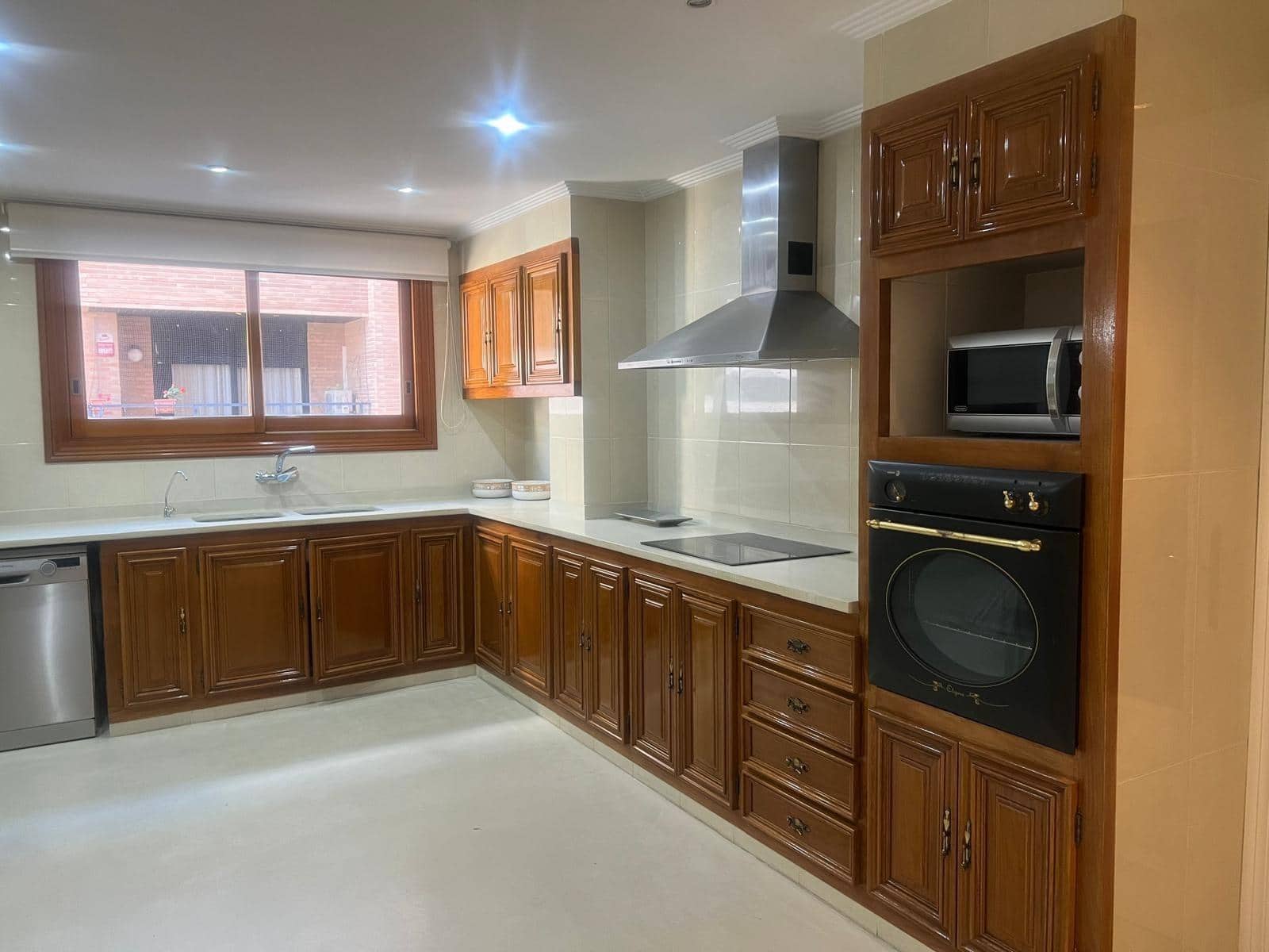 3 bedroom Flat for rent in Tavernes de la Valldigna - € 850 (Ref: 9843906)