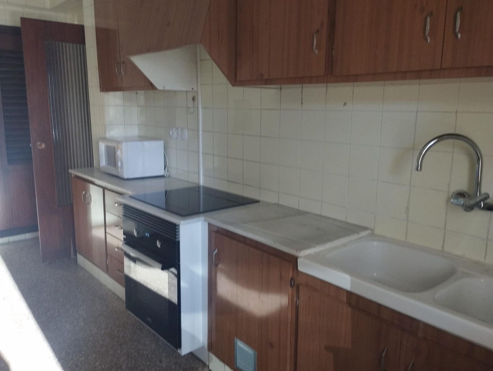 4 bedroom Apartment for rent in Gandia - € 900 (Ref: 9843908)