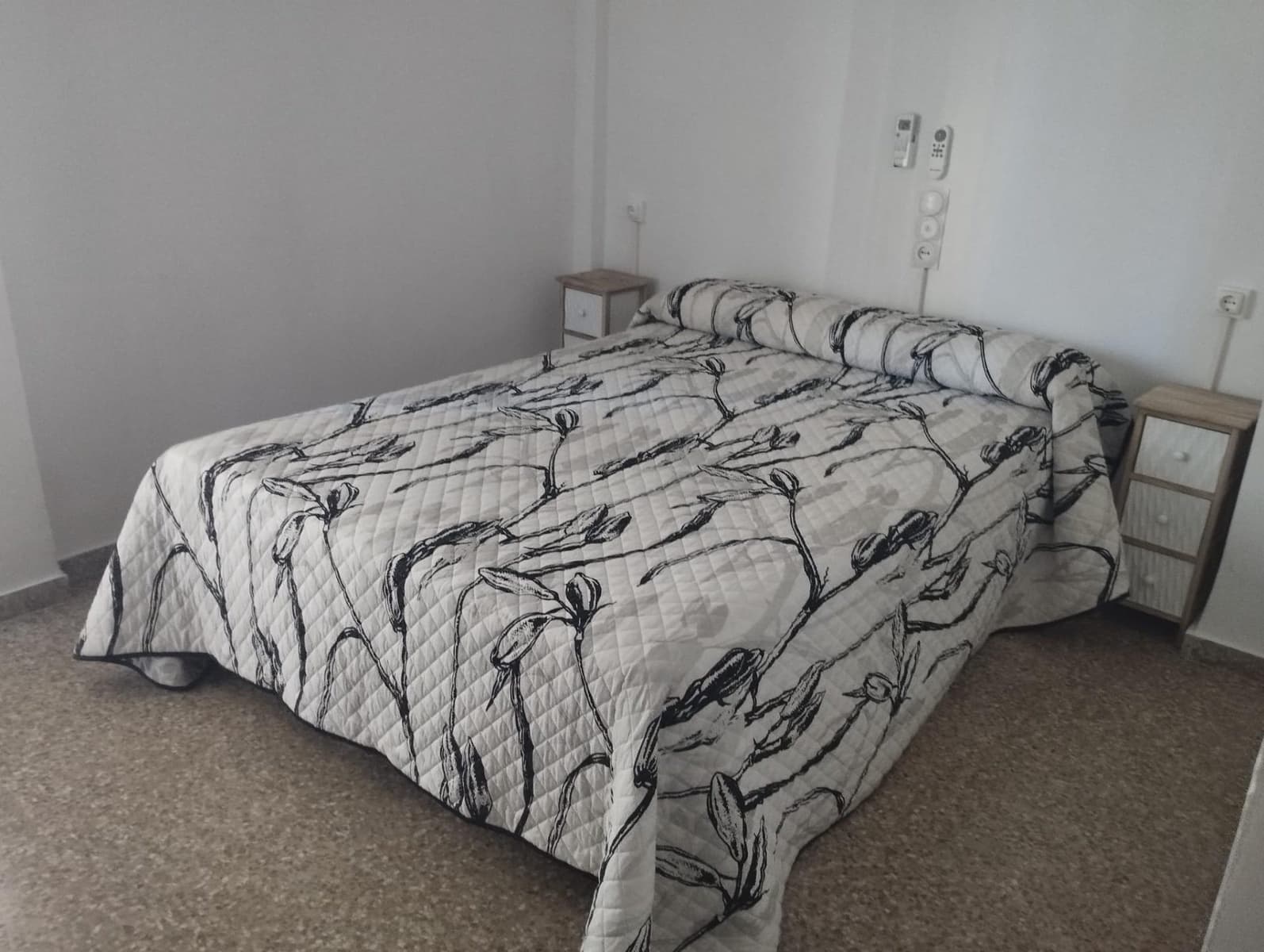 4 bedroom Apartment for rent in Gandia - € 900 (Ref: 9843908)