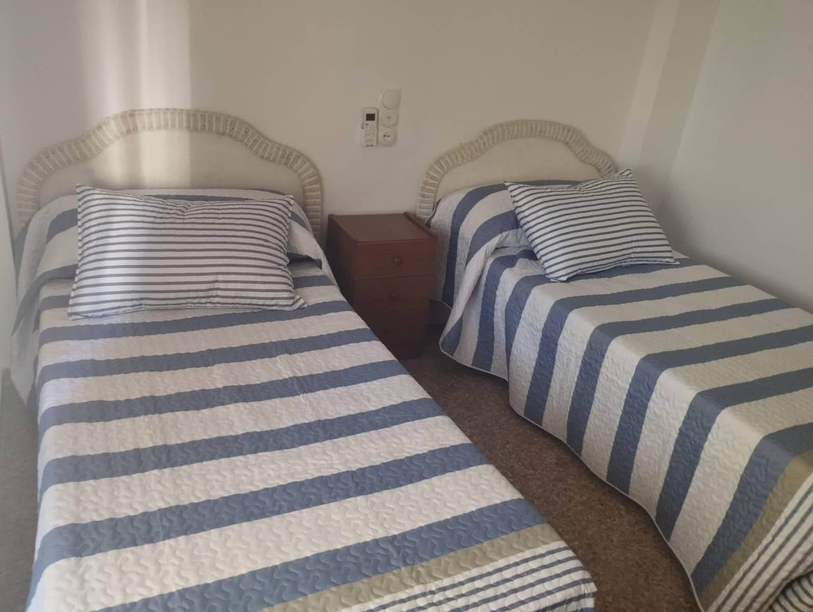 4 bedroom Apartment for rent in Gandia - € 900 (Ref: 9843908)
