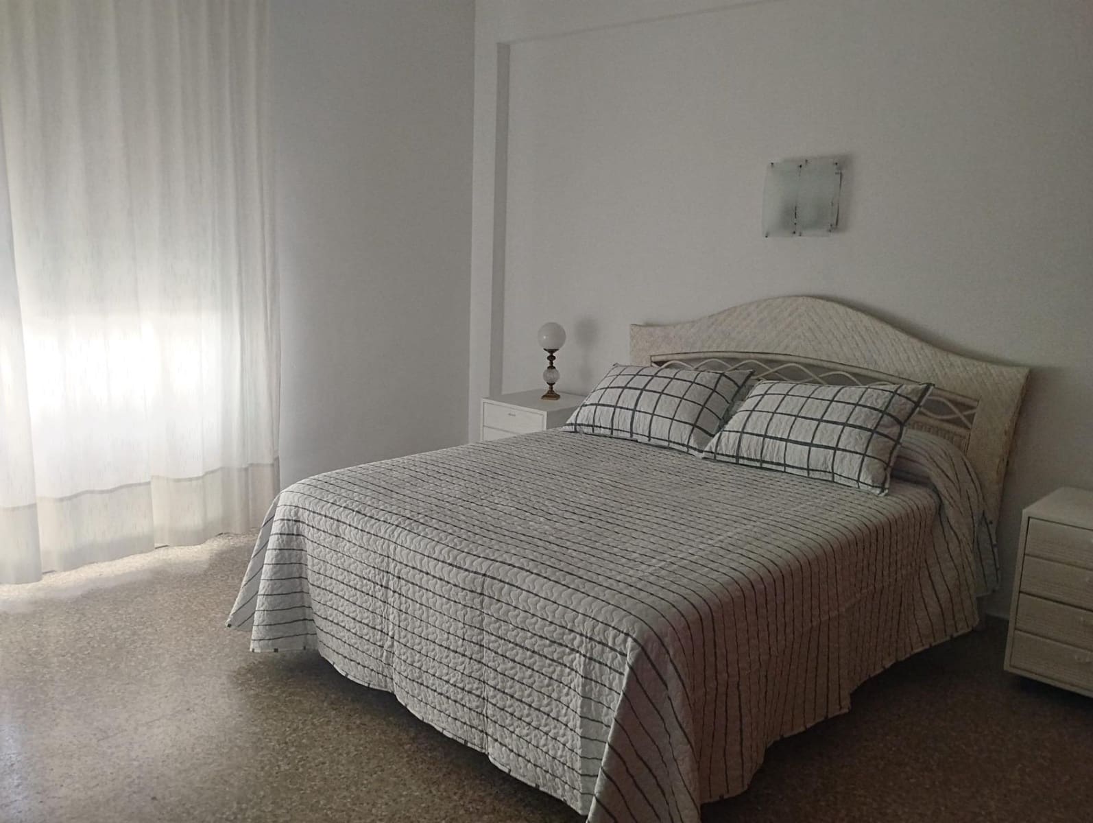 4 bedroom Apartment for rent in Gandia - € 900 (Ref: 9843908)