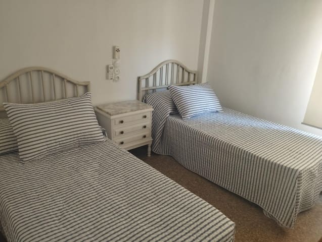 4 bedroom Apartment for rent in Gandia - € 900 (Ref: 9843908)