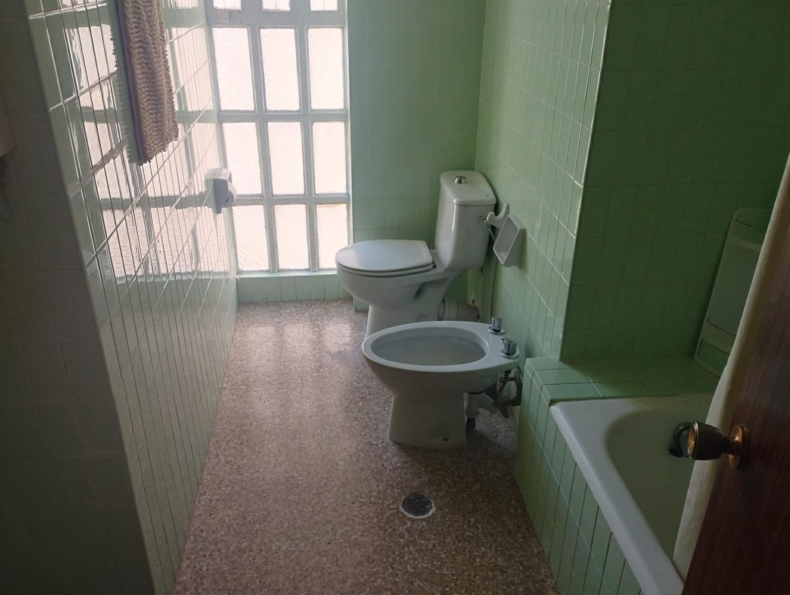 4 bedroom Apartment for rent in Gandia - € 900 (Ref: 9843908)