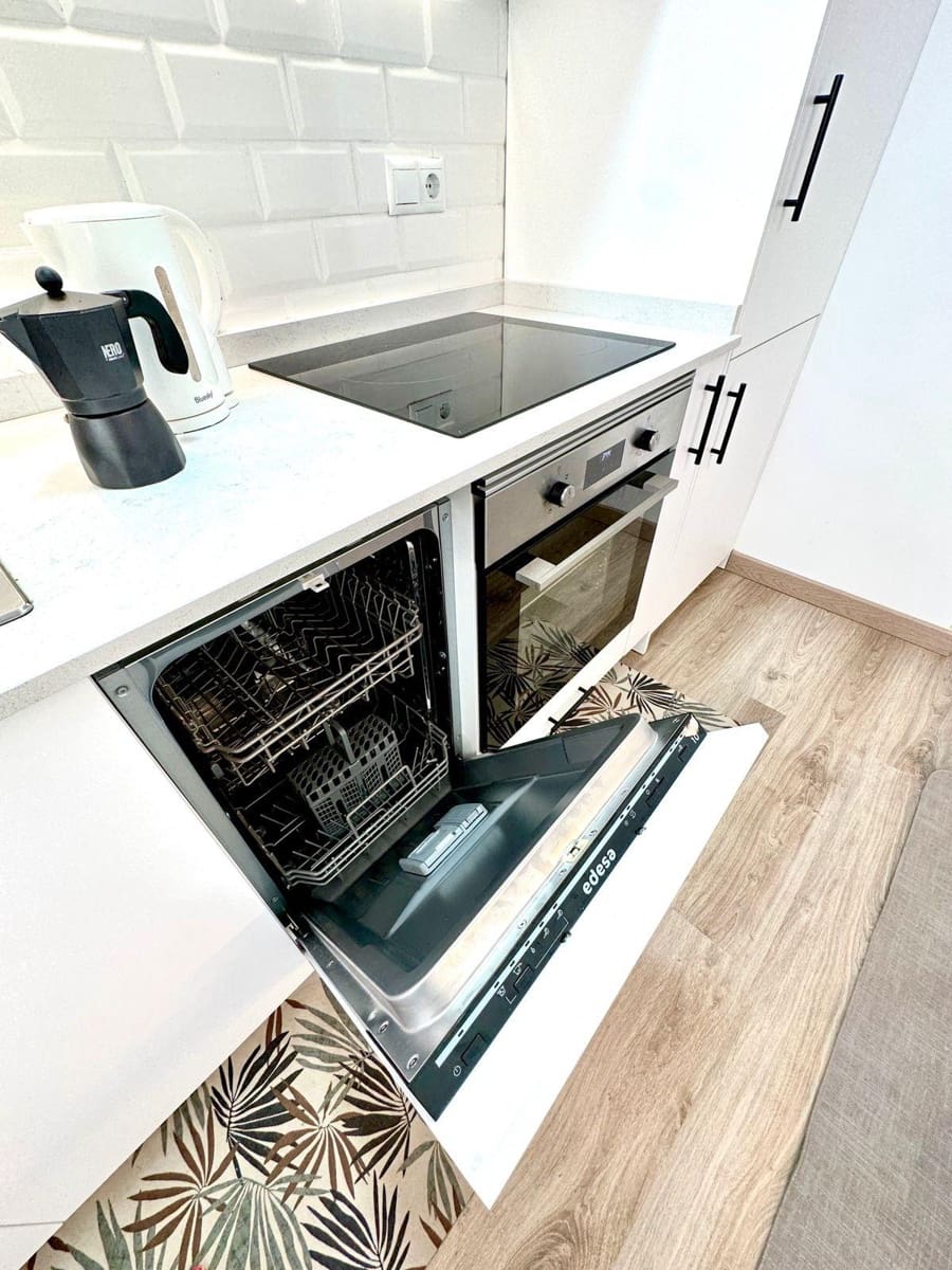 3 slaapkamer Appartement voor vakantieverhuur in Gandia - € 1.995 (Ref: 9843931)