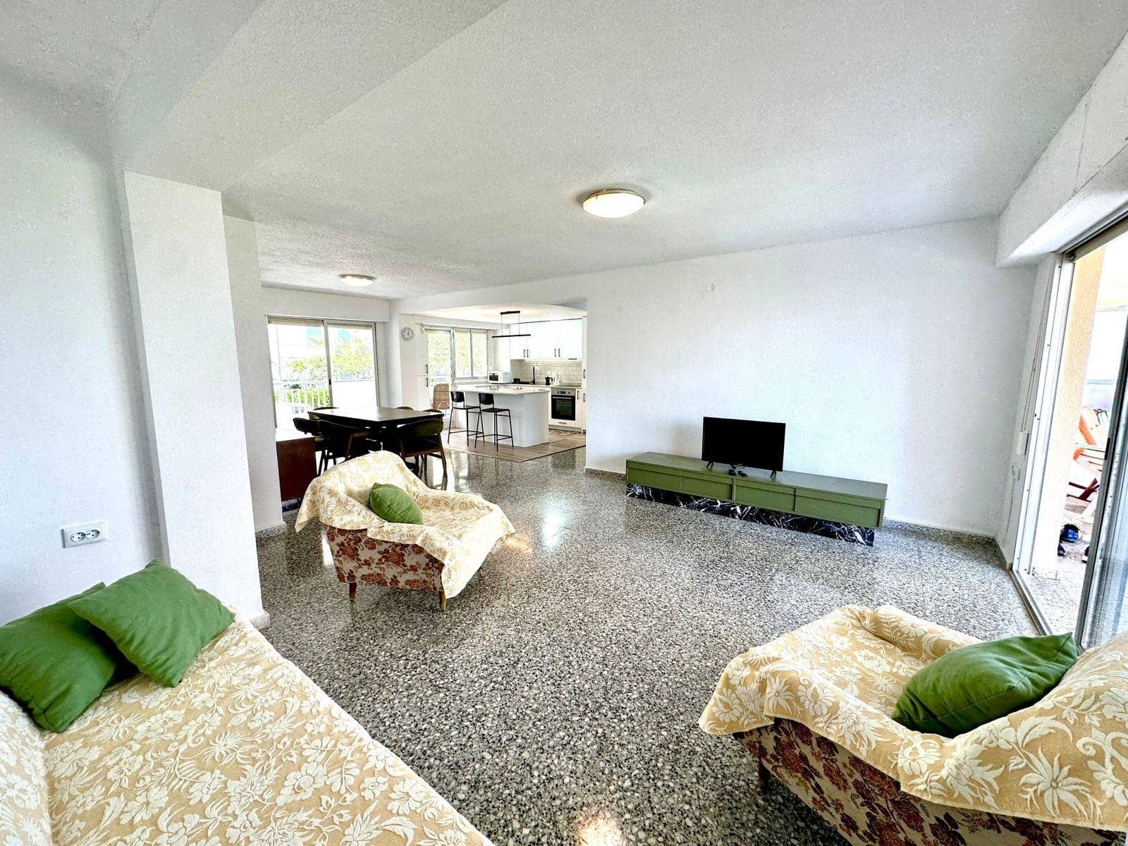 3 slaapkamer Appartement voor vakantieverhuur in Gandia - € 1.995 (Ref: 9843931)