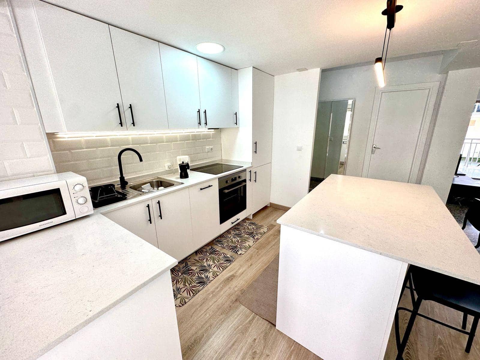 3 slaapkamer Appartement voor vakantieverhuur in Gandia - € 1.995 (Ref: 9843931)