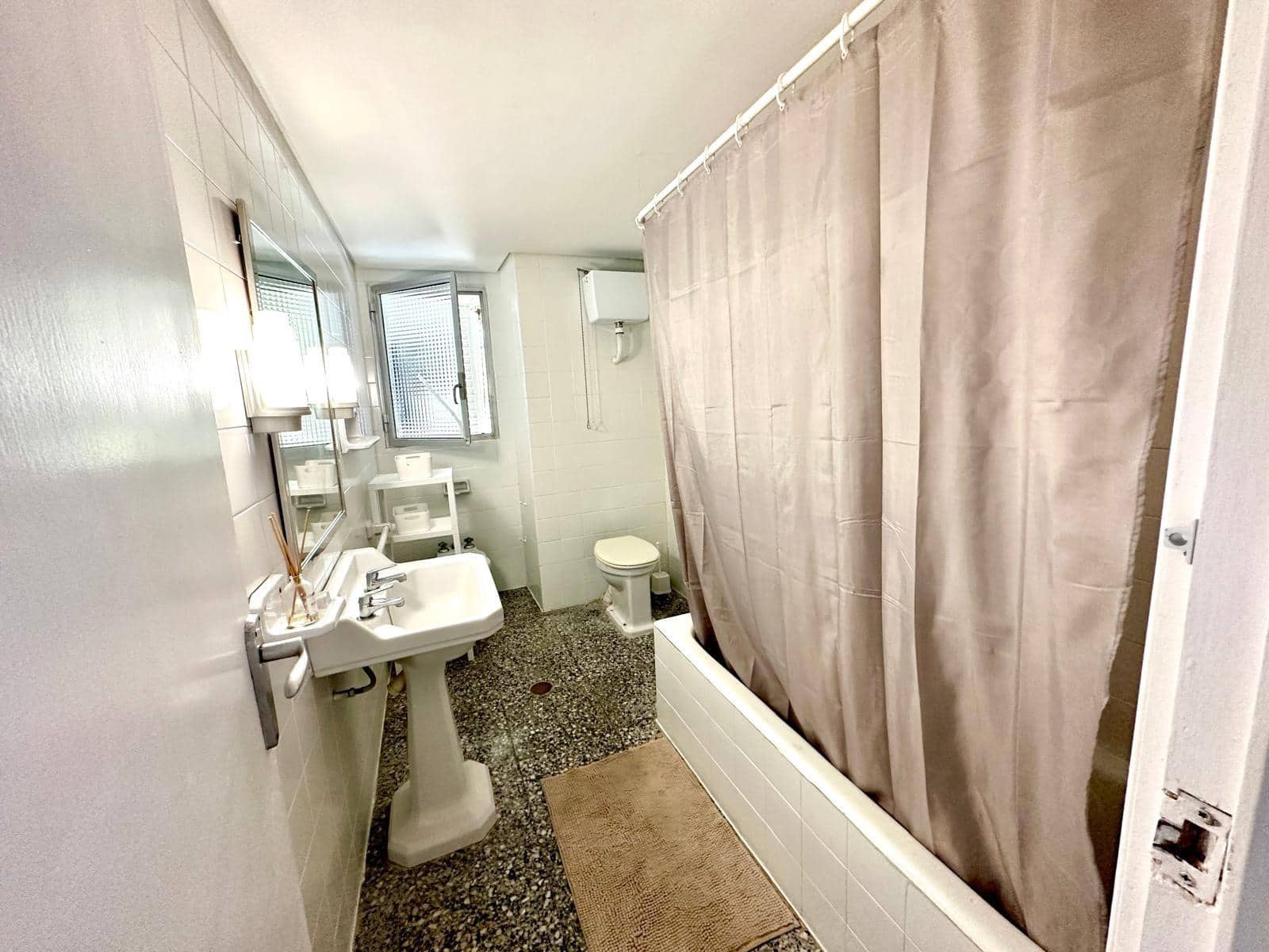 3 slaapkamer Appartement voor vakantieverhuur in Gandia - € 1.995 (Ref: 9843931)
